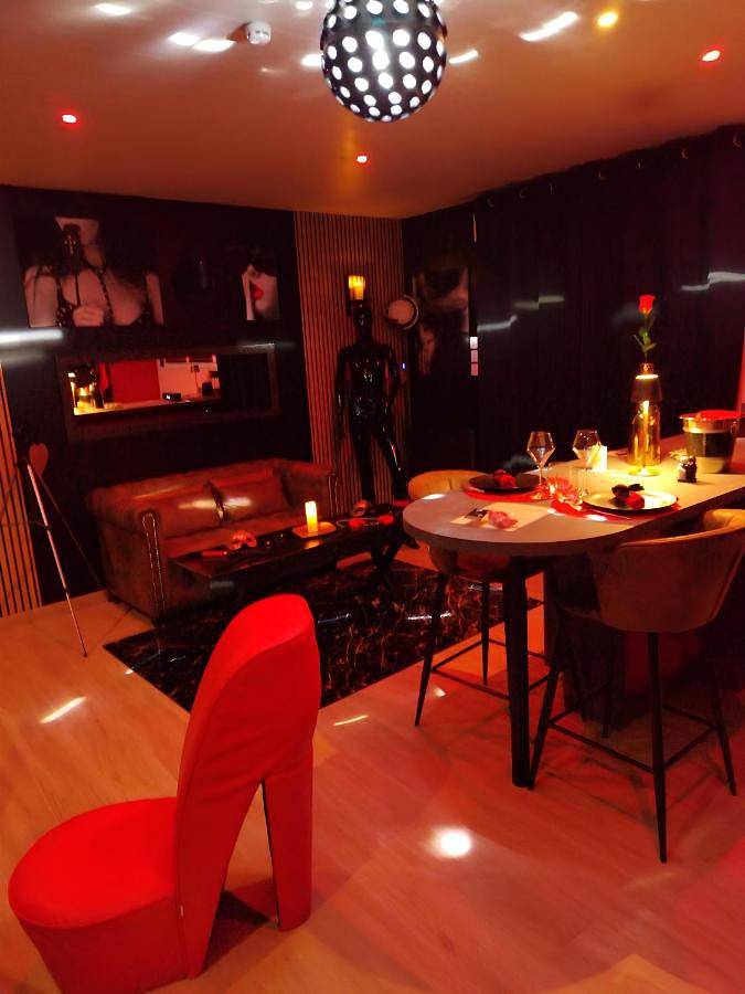 Love Room, Gîte 4 étoiles, 50 Nuances Romantiques in Bourgneuf-en-Retz, Région de Saint-Nazaire