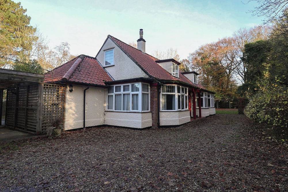 Log Cabin for 8 People in Wroxham, Norfolk