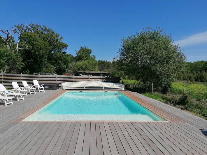 Chambre d’hôte pour 2 personnes, avec Terrasse et Jacuzzi ainsi que Jardin et Piscine à Mimizan