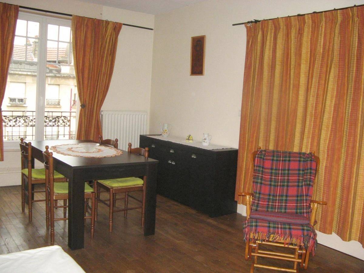 Appartement de vacances entier, Appartement 50 m2 , chambre , cuisine , salle de bains in Baccarat, Région de Lunéville