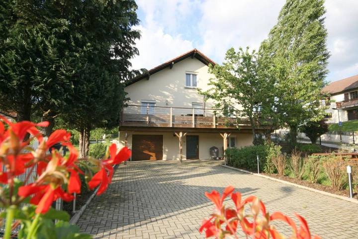 Gîte pour 14 personnes, avec Balcon et Jacuzzi ainsi que Terrasse et Jardin à Ramonchamp - 2