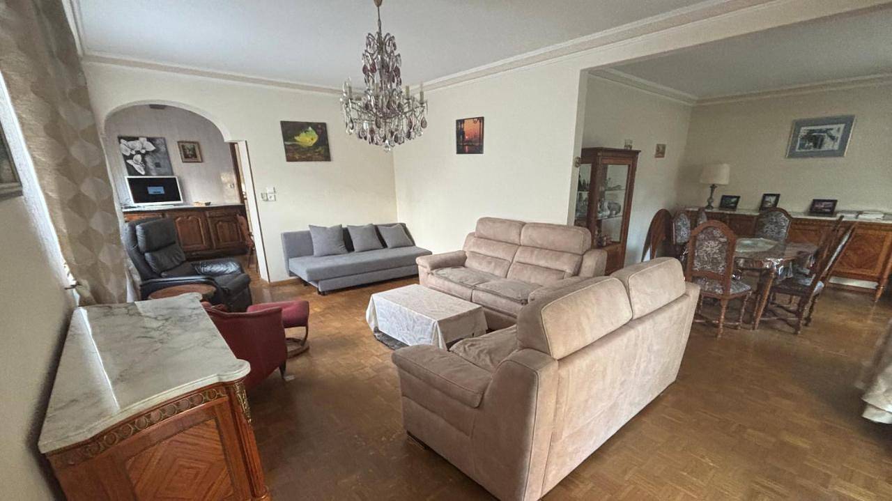 Appartement entier, Steps from Basel and Train Spacious 120 m2 Apartment in Saint Louis with Terrace and Garden in Saint-Louis, Région de Mulhouse