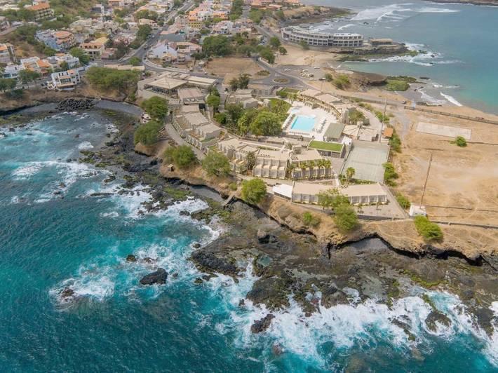 Hôtel pour 10 personnes, avec terrasse et piscine ainsi que bassin pour enfant et jardin dans Praia - 3