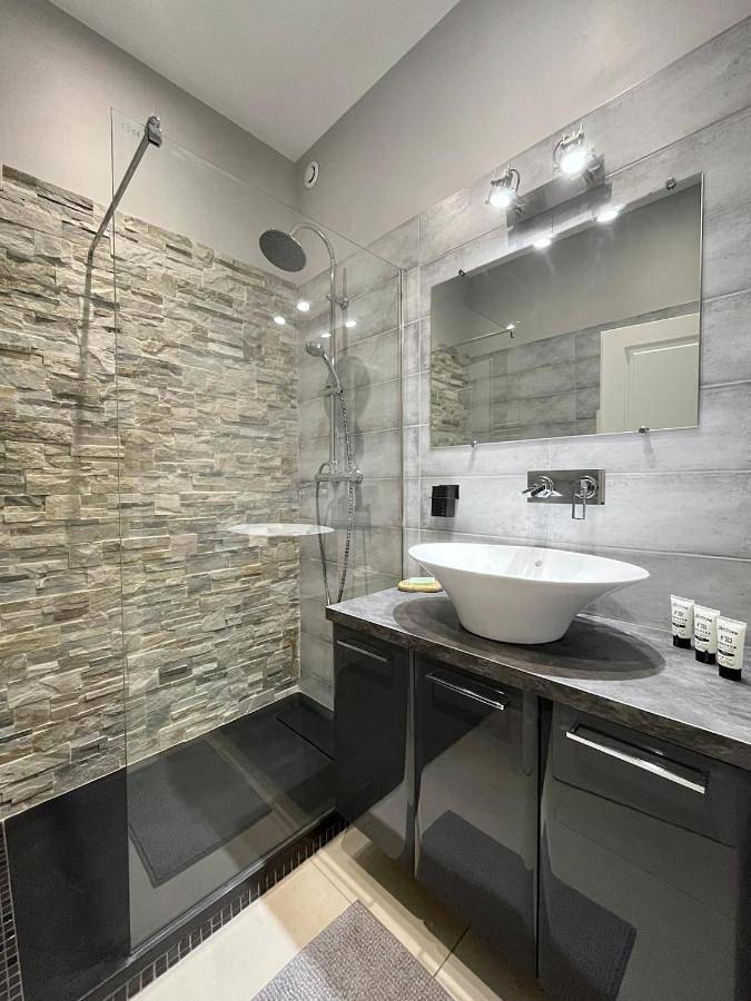 Appartement entier, One-Bedroom Apartment with Garden in Oullins, Lyon et ses environs