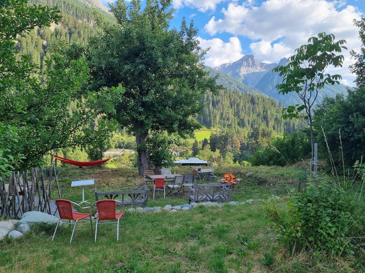 Ganze Ferienwohnung, Ferienwohnung Cuncalada Og - Obergeschoss in Strada, Valsot