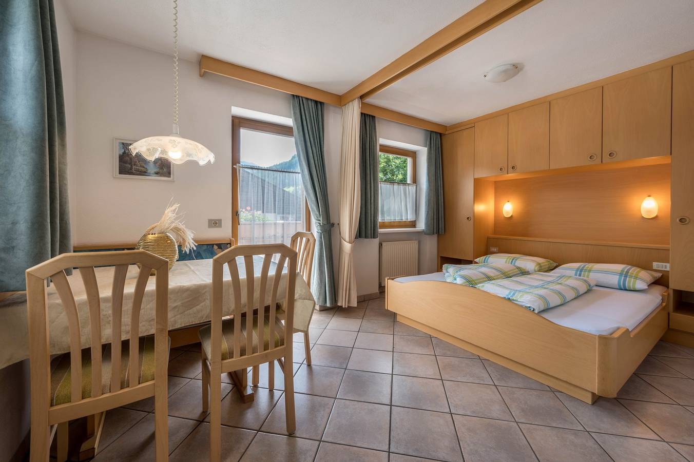 Ganze Wohnung, 'Apartment Sonne Nr. 18' mit Bergblick, Garten und Wlan in St. Johann im Ahrntal, Ahrntal