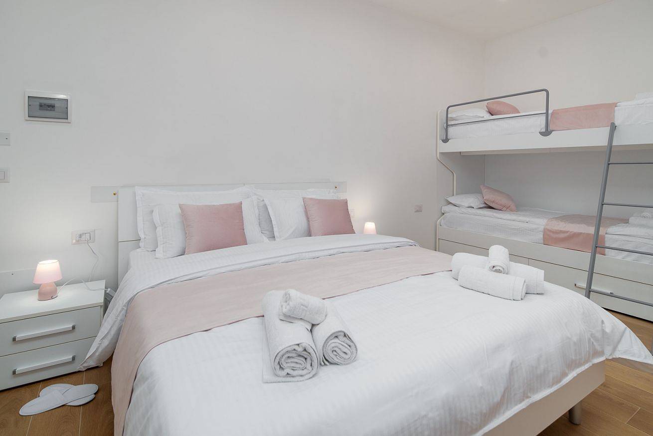 Lovely Rooms - Room 1 by Rentbeat in Civitavecchia, Provincia di Roma