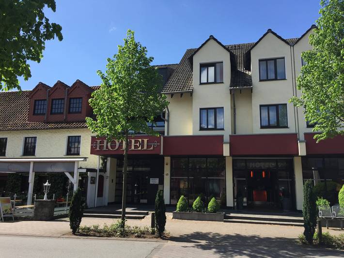 Hotel, mit Balkon/Terrasse und Terrasse sowie Garten in Lippstadt