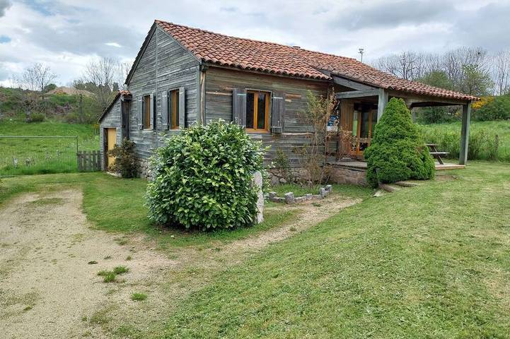 Gîte pour 5 personnes, avec terrasse et jardin, animaux acceptés à Le Malzieu-Forain