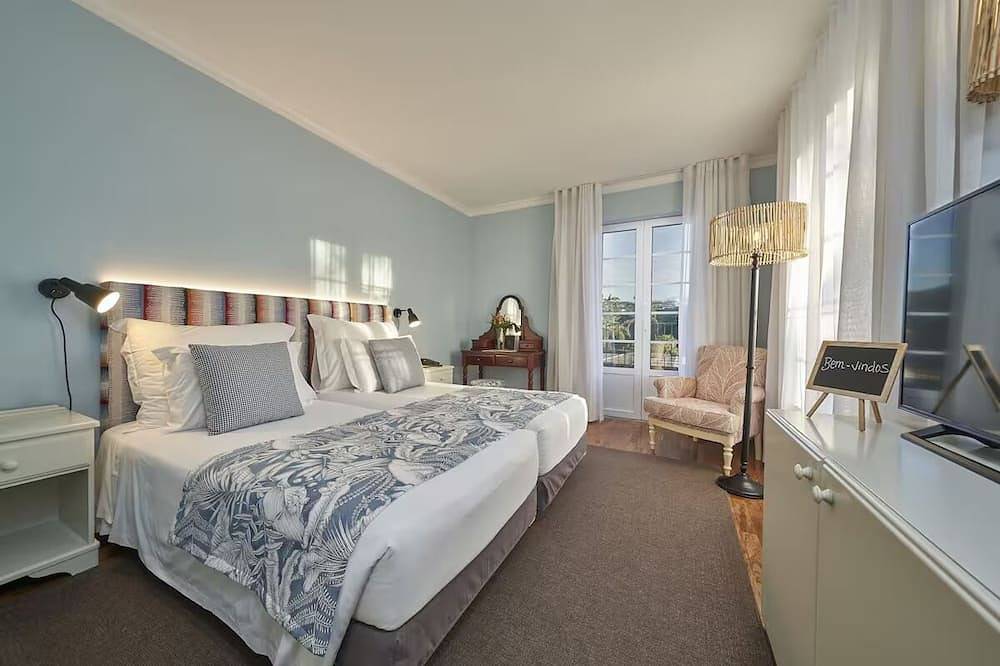 Scenic Twin Room with Balcony! Outdoor Pool, Buffet Breakfast, Free Parking! in Santana, Madeira