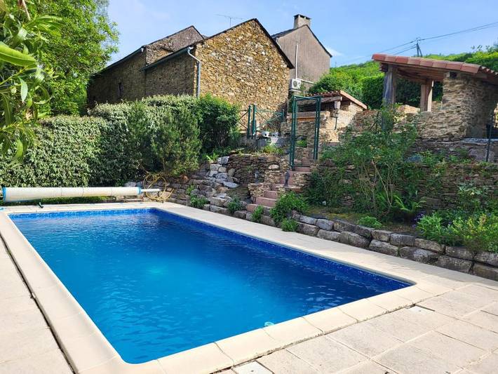 Location de vacances pour 2 personnes, avec Terrasse et Jardin ainsi que Piscine et Vue à Curvalle