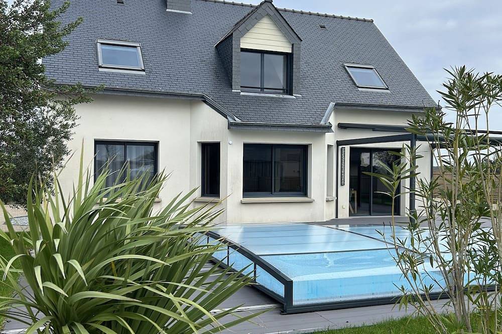 Maison Avec Piscine, 4 Chambres - 10 Personnes in Plouharnel, Côte des Mégalithes
