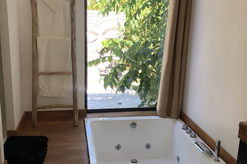Lodge Kembali in Graveson, Arles region