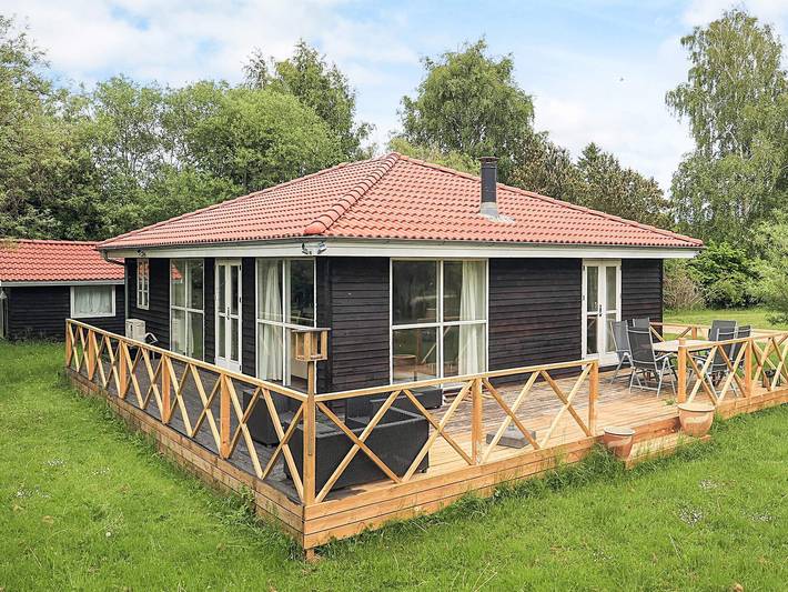 Ferieudlejning for 8 personer, med Terrasse og Have i Møn