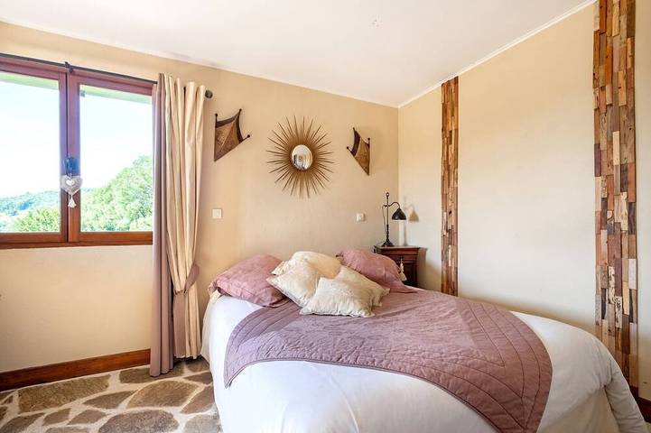 Location de vacances pour 6 personnes, avec piscine et jardin ainsi que sauna et jacuzzi, animaux acceptés à Altillac - 4