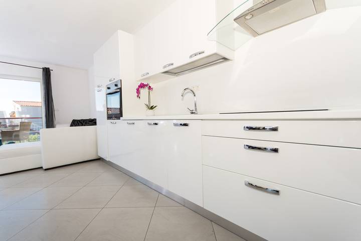 Gîte pour 6 personnes, avec balcon/terrasse ainsi que vue et vue sur l’océan à Tribunj - 4