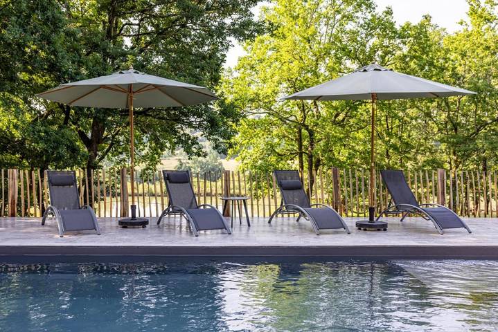 Location de vacances pour 3 personnes, avec Terrasse et Jardin ainsi que Piscine et Vue sur le lac à Montazeau