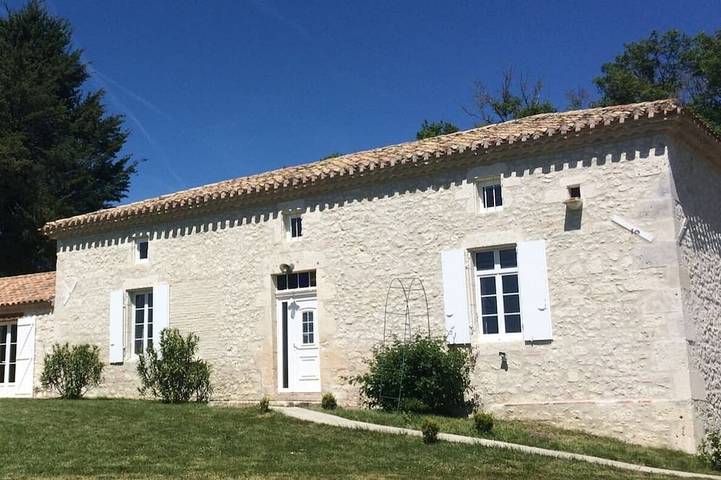 Gîte pour 16 personnes, avec terrasse ainsi que jacuzzi et jardin à Blaymont