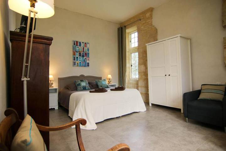 Location de vacances pour 6 personnes, avec jardin et piscine ainsi que sauna et jacuzzi, adapté aux familles à Villevieille - 4