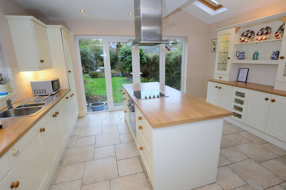 Schönes Haus mit einem gepflegten Garten und ist komplett zu Hause und ein Zuhause in Belfast, Grafschaft Antrim