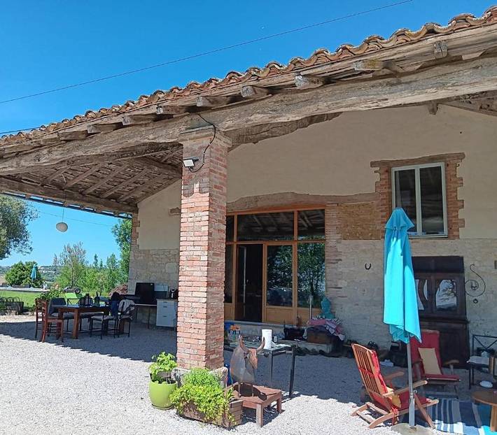 Location de vacances pour 2 personnes, avec Terrasse et Jardin ainsi que Piscine et Vue à Montalzat