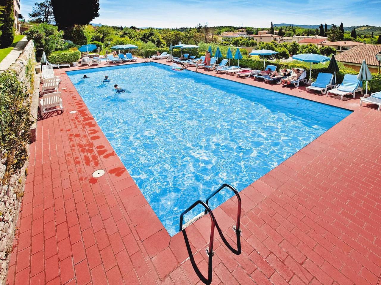 Apartamento entero, Residencia La Filanda en Costermano con piscina in Costermano, Montañas Garda
