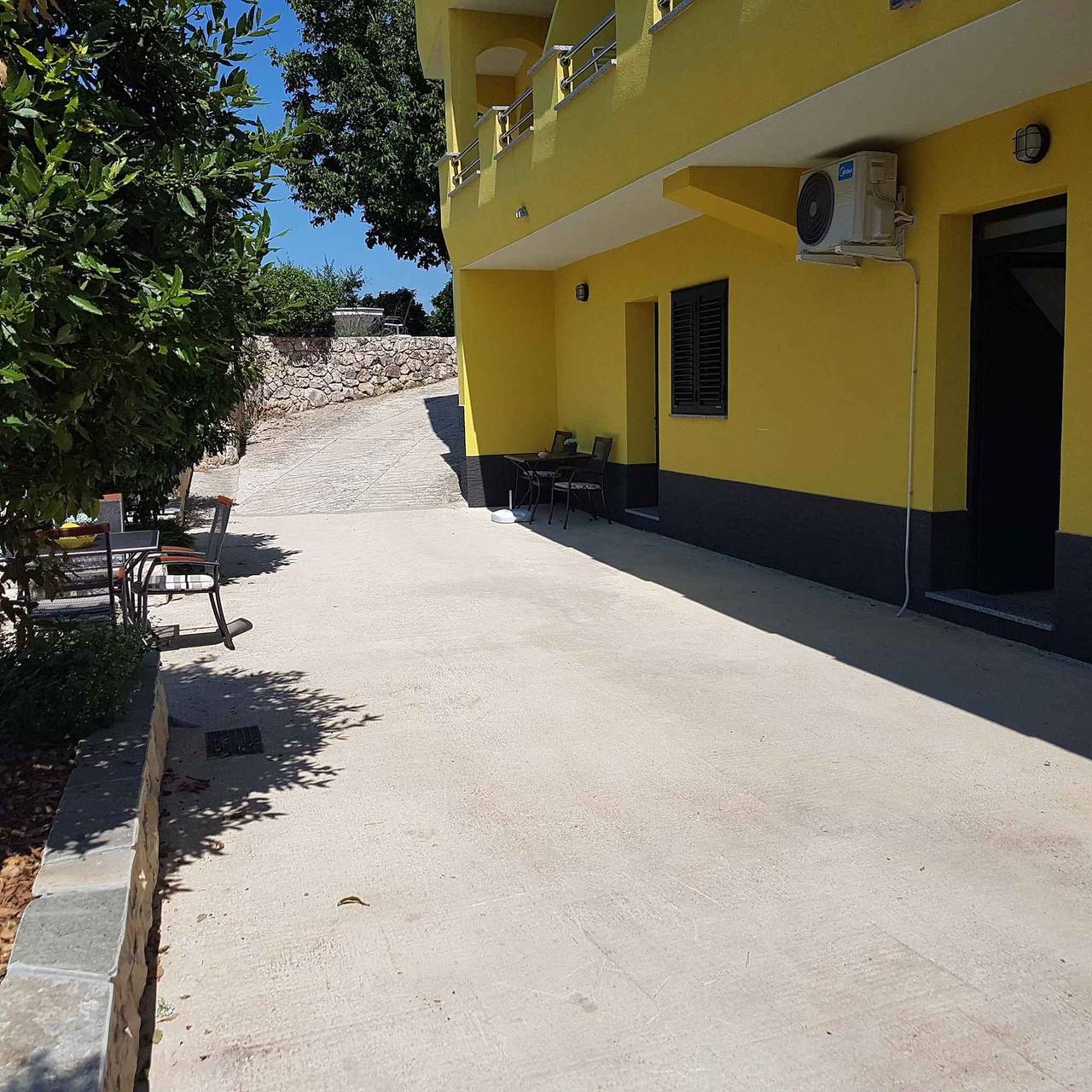 Ganzes Studio, Studio mit Grill nur 50 m von der Adria  in Vrbnik, Krk