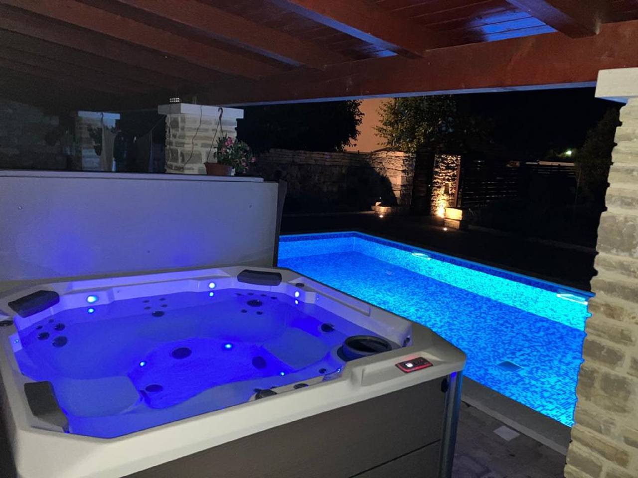 Villa Jacassa with heated pool and jacuzzi in Biograd na Moru, Région de Zadar