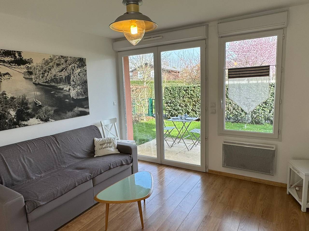Appartement entier, Appartement Moderne T2, Rez-de-Jardin, Proche Plage et Centre Ville, Parking, Wifi, Animaux Acceptés in Cabourg, Région de Caen
