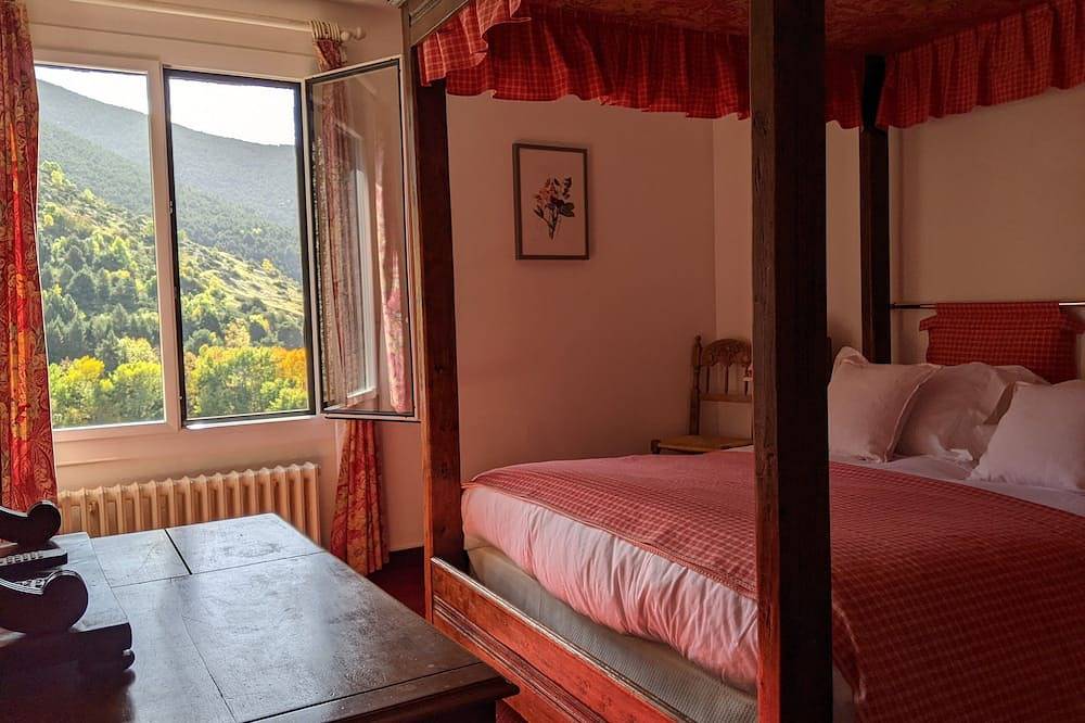 Montserrat Figueras - 4 en-suite bedrooms - Gite 8 people in Llo, Parc naturel régional des Pyrénées catalanes