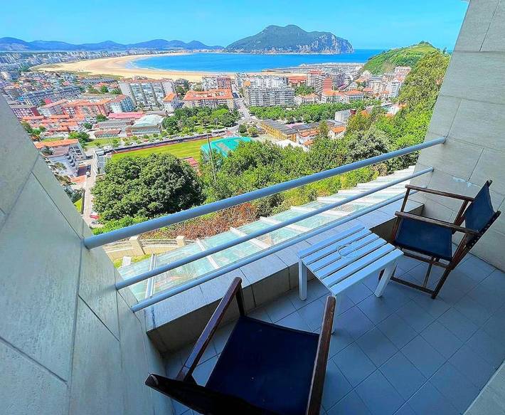 Hôtel pour 4 personnes, avec vue et terrasse ainsi que piscine et jardin à Laredo - 3