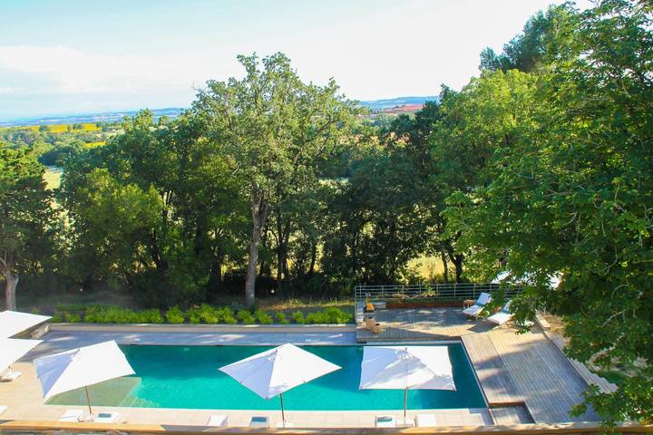 Gîte pour 2 personnes, avec Terrasse ainsi que Jardin et Piscine