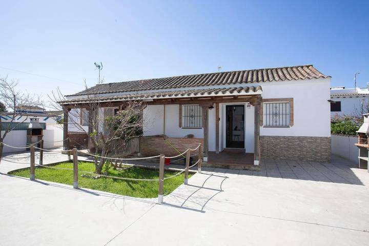Bungalow para 3 personas, con Terraza además de Jardín y Piscina en Zahora