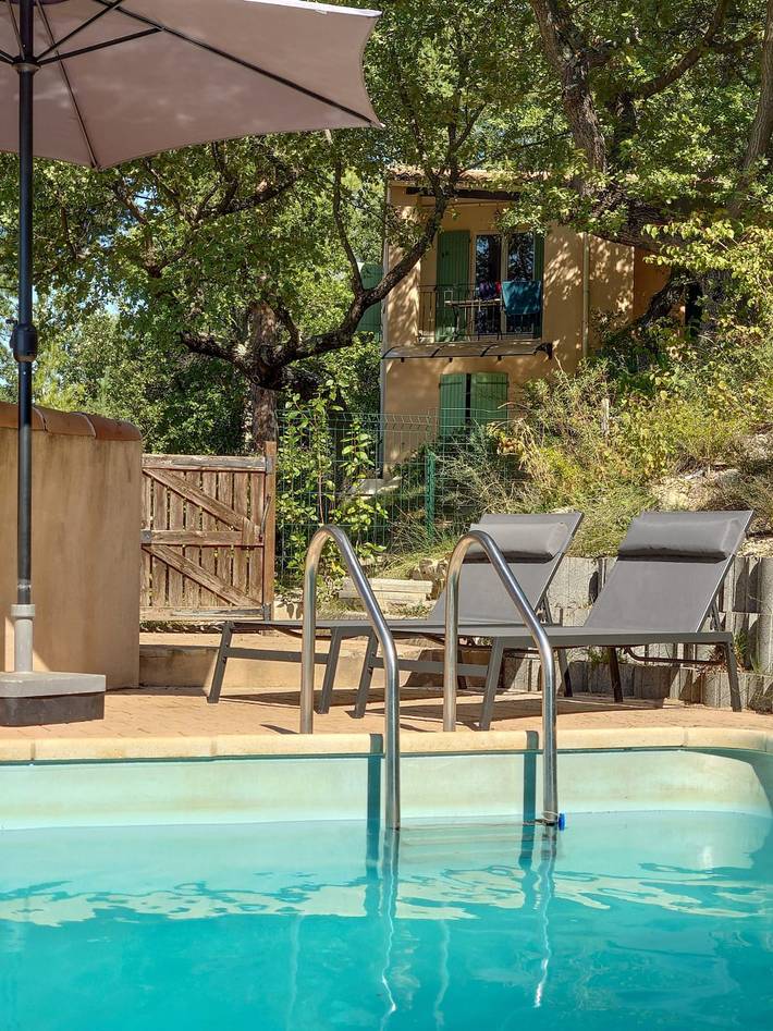 Gîte pour 6 personnes, avec piscine, adapté aux familles à Mollans-sur-Ouvèze