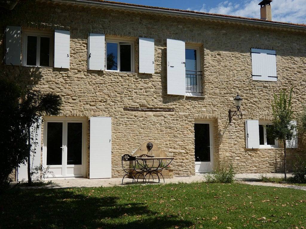 Maison d'hôtes de charme, grande piscine, jardin arboré - Chambre l'Atelier du Peintre in L'Isle-sur-la-Sorgue, Vaucluse