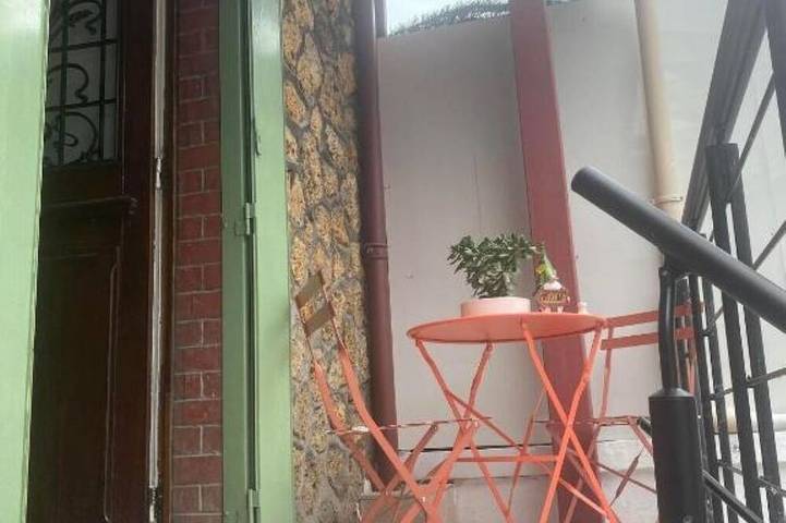 Modern Parisian Comfort with a Terrace - Your Relaxing Retreat near Paris 13ème in Ivry-sur-Seine, Val-de-Marne