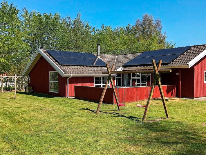 Ferienhaus für 12 Personen, mit Whirlpool und Terrasse sowie Garten und Pool in Nordborg