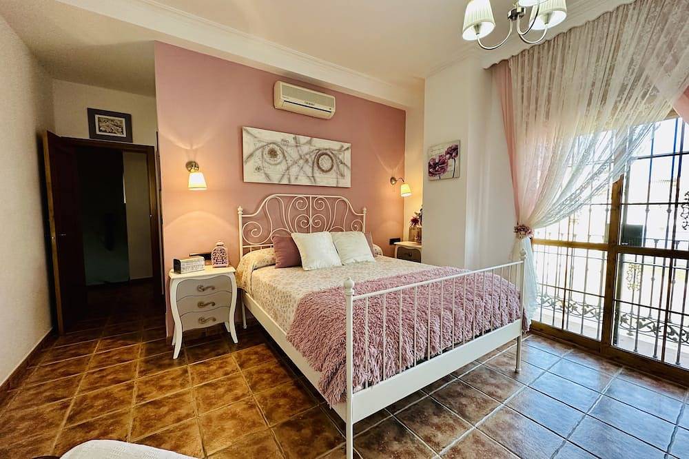 Chalet ideal para familias, a 900m de la playa ! in Almayate, Vélez-Málaga