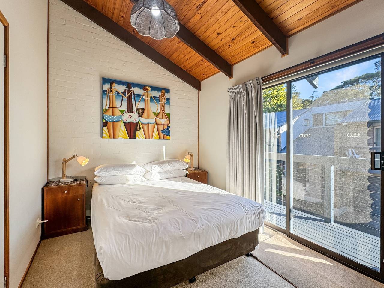 Entire apartment, 'Broulee Break' -2-Bed Beach House with Games Room in Broulee, New South Wales