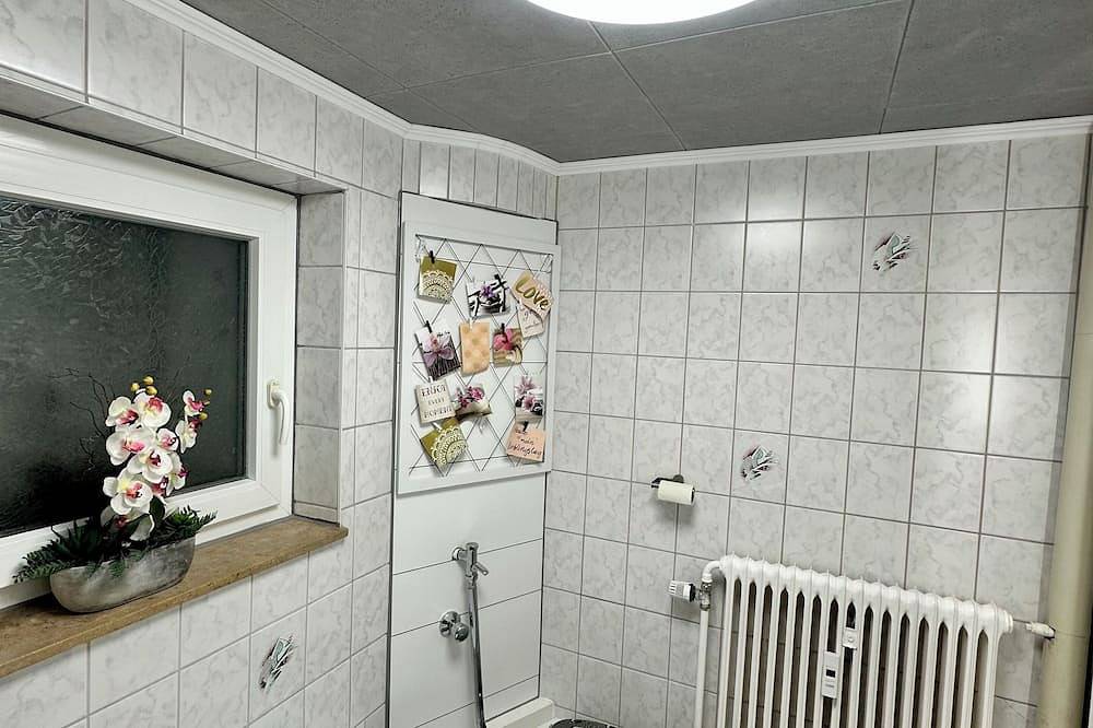 Ganze Wohnung, Ruhige 2-Zi.-Wohnung mit Garten, Parkplatz & Wlan – nahe Festspielhaus in Frankenalb