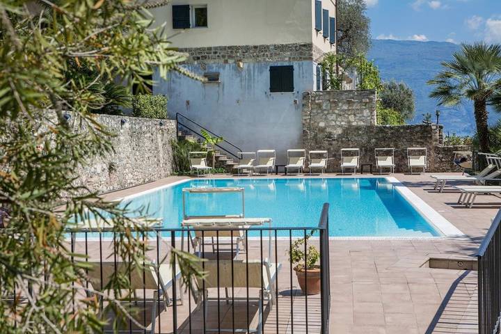Gîte pour 2 personnes, avec piscine et vue sur le lac ainsi que terrasse et jardin à Gargnano - 3
