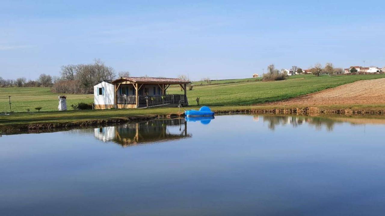 Etang Pre De La Font in Cercles, Parc naturel régional Périgord-Limousin