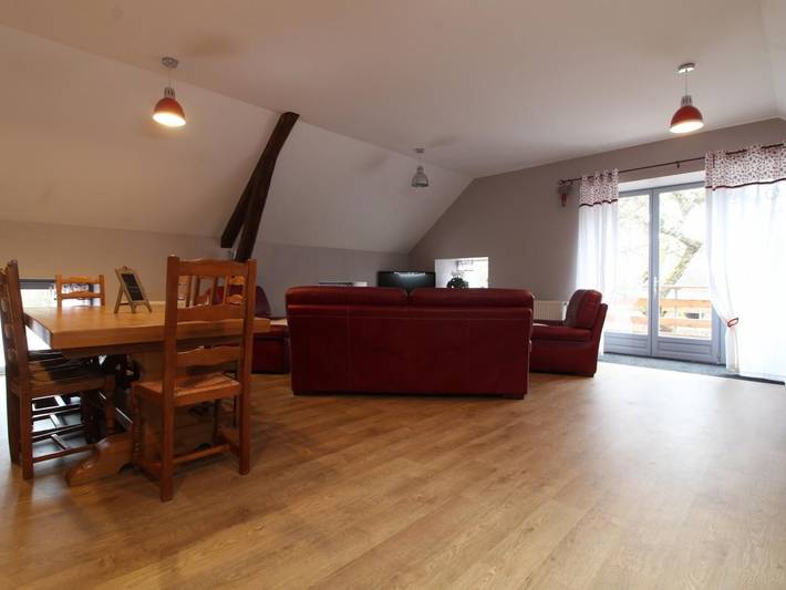 Modernes Ferienhaus mit Terrasse und Angeln erlaubt in Montbard und Umgebung