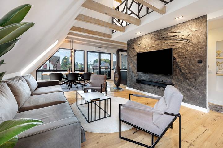 Ganze Wohnung, Ferienwohnung 'Penthouse Kokorey' mit Gemeinschaftsgarten, Balkon und Wlan in Halstenbek, Kreis Pinneberg
