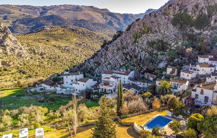 Retraite rustique avec piscine, grill et WiFi près de Benaoján in Montejaque, Serranía de Ronda