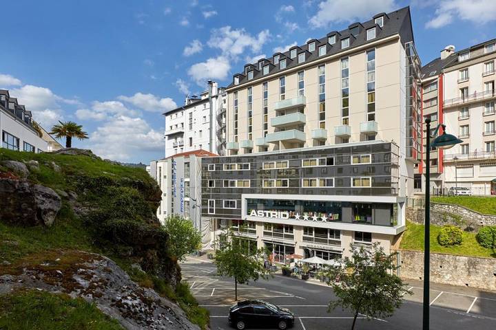 Hôtel pour 5 personnes, avec terrasse dans Grotte de Massabielle - 2