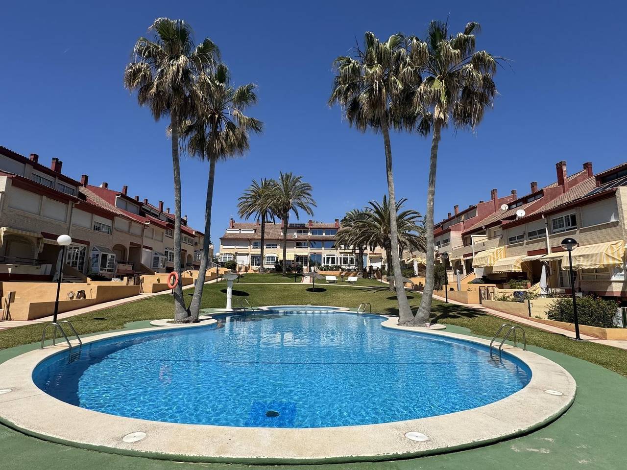 Bungalow con piscina y vistas al mar en Muchavista Alicante in San Juan Playa (Alicante), Costa Blanca