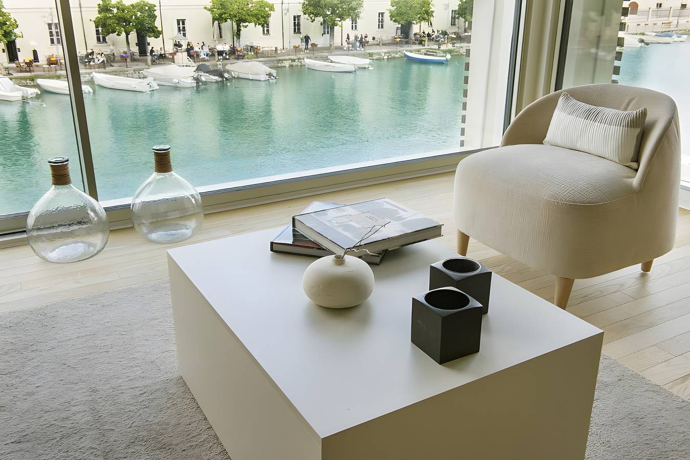 Apartamento inteiro, Apartamento 'Palazzo Cordigero - Canale' com Vista para o Canal, Wi-Fi e Ar Condicionado in Peschiera del Garda, Pré-Alpes de Garda