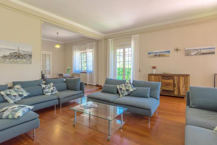 Villa per 7 persone, con Balcone e Idromassaggio nonché Giardino a Viareggio