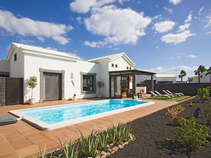 Ferienhaus für 2 Personen, mit Balkon und Terrasse sowie Garten und Pool